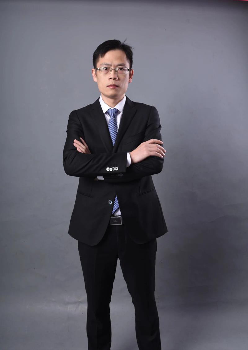 邓华英 包装与印刷设计负责人